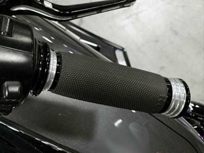 ハーレー、VROD ハンドルバー グリップ(ケーブル仕様)