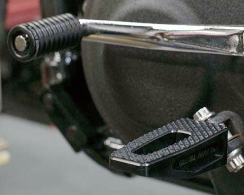 ハーレー、ダイナ フットペグ、シフターペグ Thrashin（スラッシン）