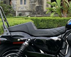 SaddleMen ステップアップシート スポーツスター 4.5ガロンタンク用