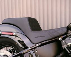 Saddlemen Proシリーズ SDC パフォーマンスグリッパーシート FXLR/S/T