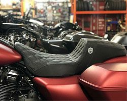 ハーレー、ツーリング用 サドルマン シート｜ハーレーカスタムパーツ専門店