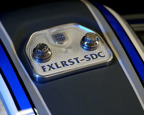 M8 ローライダーST ダッシュバッジ (ブラック) FXLRST San Diego