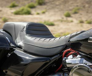 ハーレーダビッドソン、ツーリング用シート｜ハーレーカスタムパーツ専門店