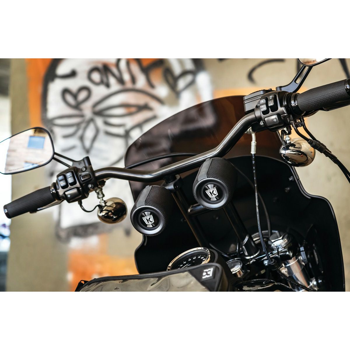 Kuryakyn Sidekix Plus ブルートゥース スピーカー