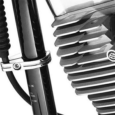 クロームビレット・クラッチケーブルクランプ  2004～2018　スポーツスター、2008～2018 ツーリング用-01