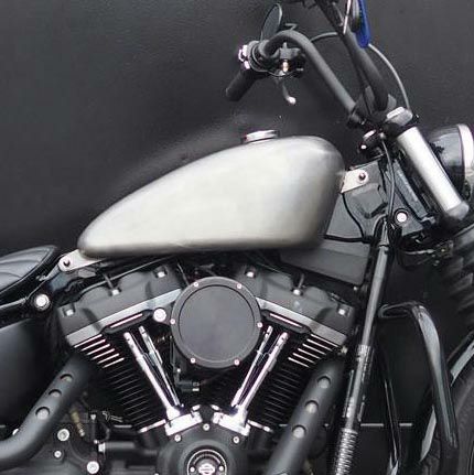 M8ソフテイル用スポーツスタースタイル フューエルタンク 未塗装