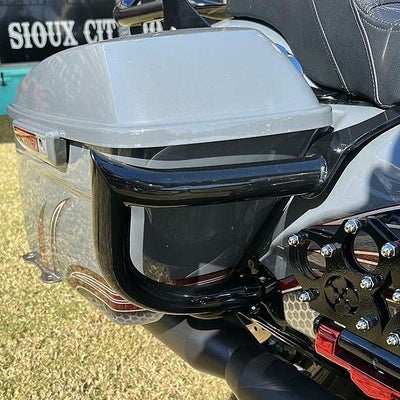 Siouxicide Choppers サドルバッグガード ブラック ハーレー FLHX 
