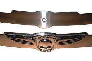 ウイングスカル・ウインドシールドトリムキット　（FLHR、ソフテイル）-02