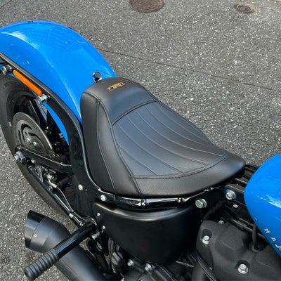 K&H リーチシート タックロール M8ソフテイル |ハーレーパーツ専門店 