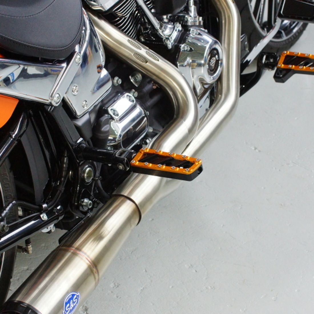 NOYS パッセンジャーフットペグ (オレンジ) 【M8ソフテイル、スポーツ