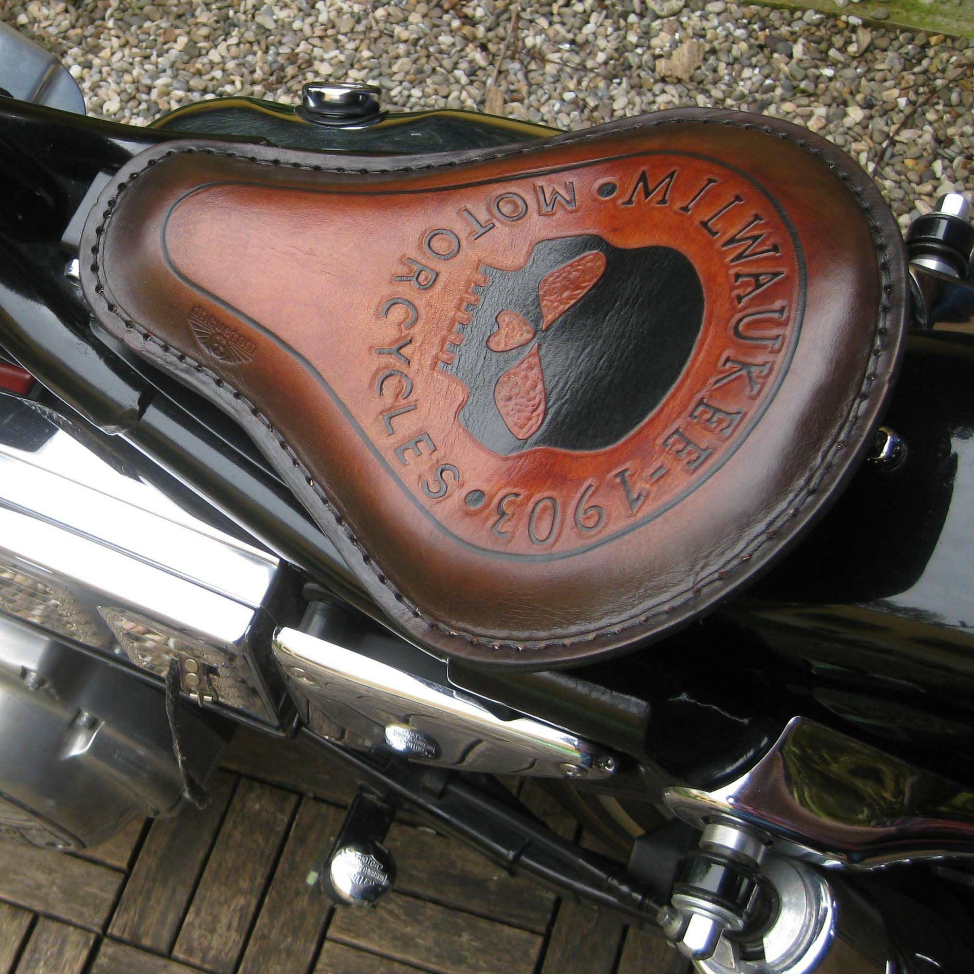 dhカスタム スポーツスター ソロシート ダーク |ハーレーパーツ専門店