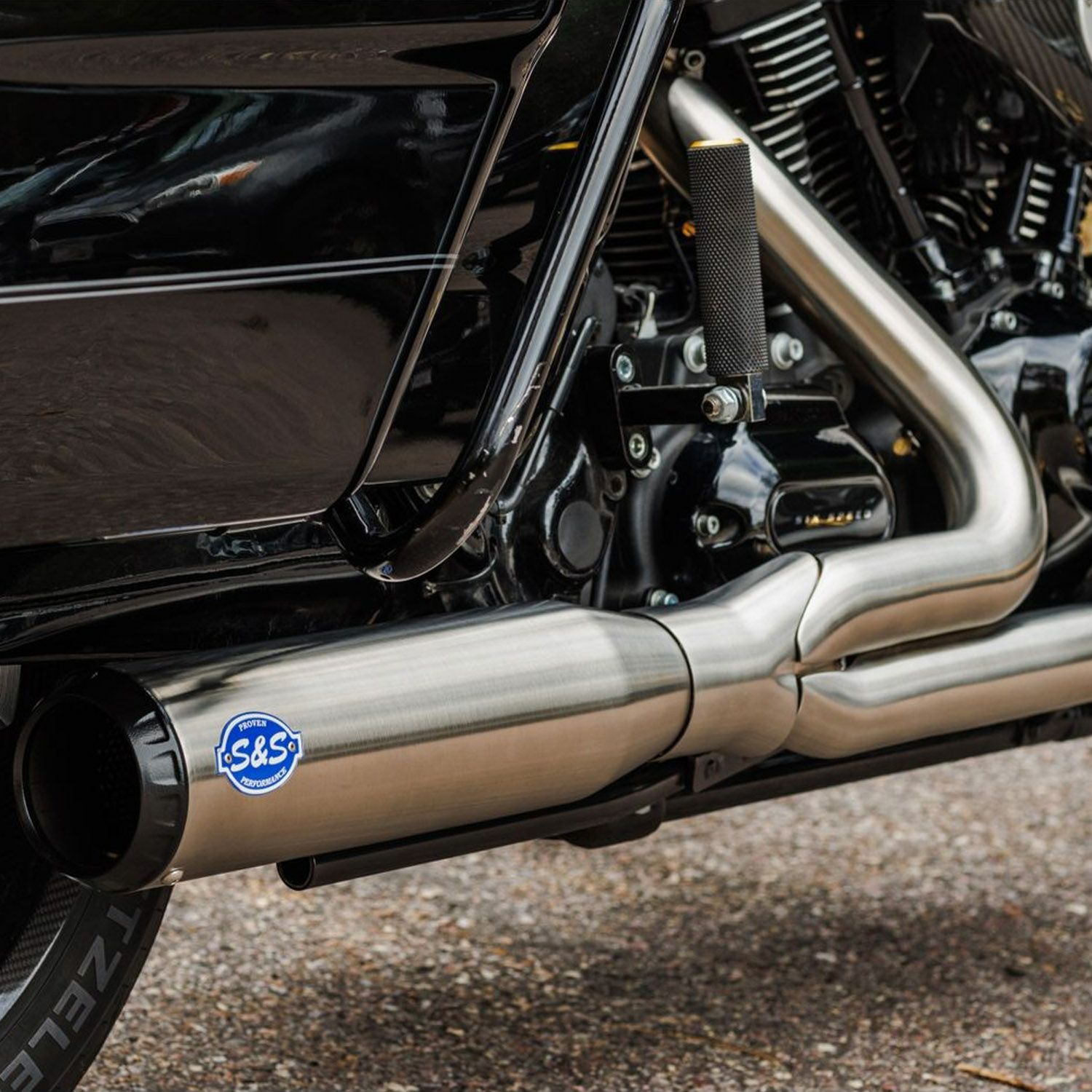 Bassani ロードレイジ3 ハーレーM8ツーリング用 2-1フルエキゾースト