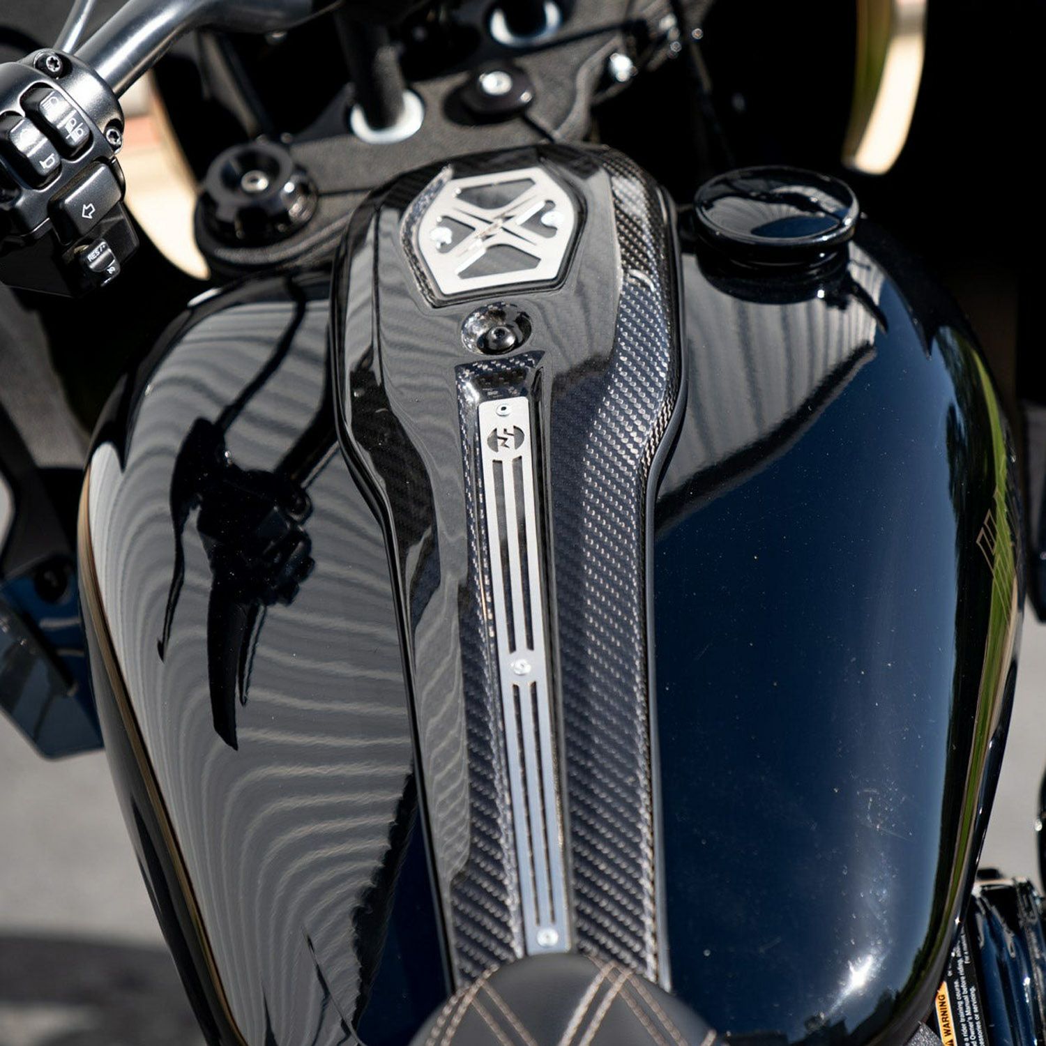 ローライダーSガソリンタンク、タンクアクセサリー｜ハーレーカスタム