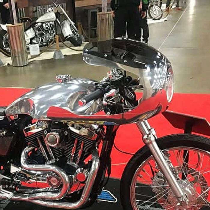 OMEGA RACER Cafe Racer ポリッシュアルミフェアリング スポーツスター 1