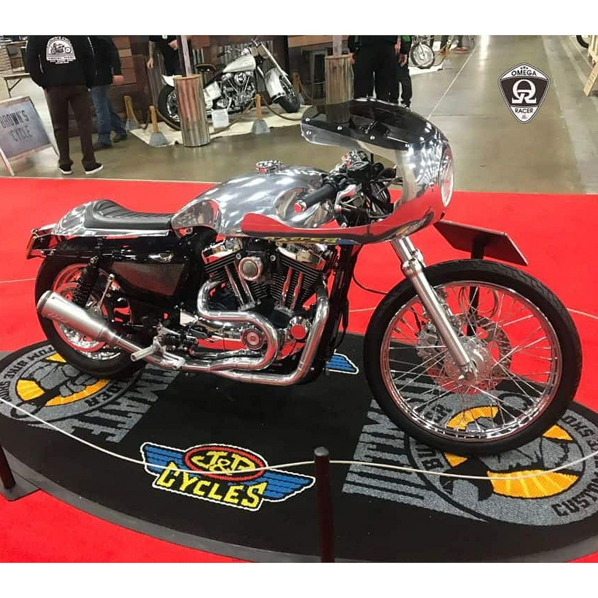 OMEGA RACER Cafe Racer ポリッシュアルミフェアリング スポーツスター 2