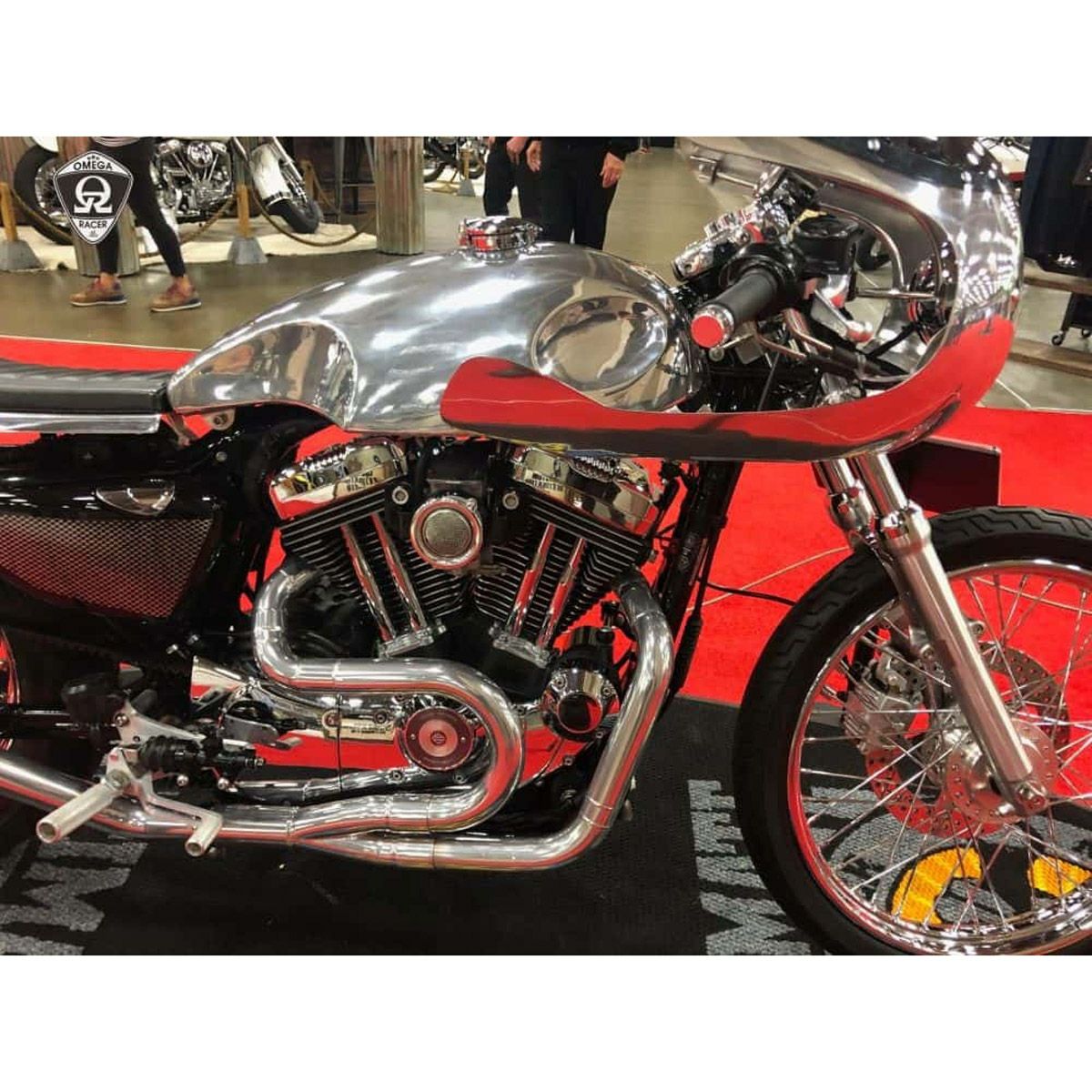 OMEGA RACER Cafe Racer ポリッシュアルミフェアリング スポーツスター 3