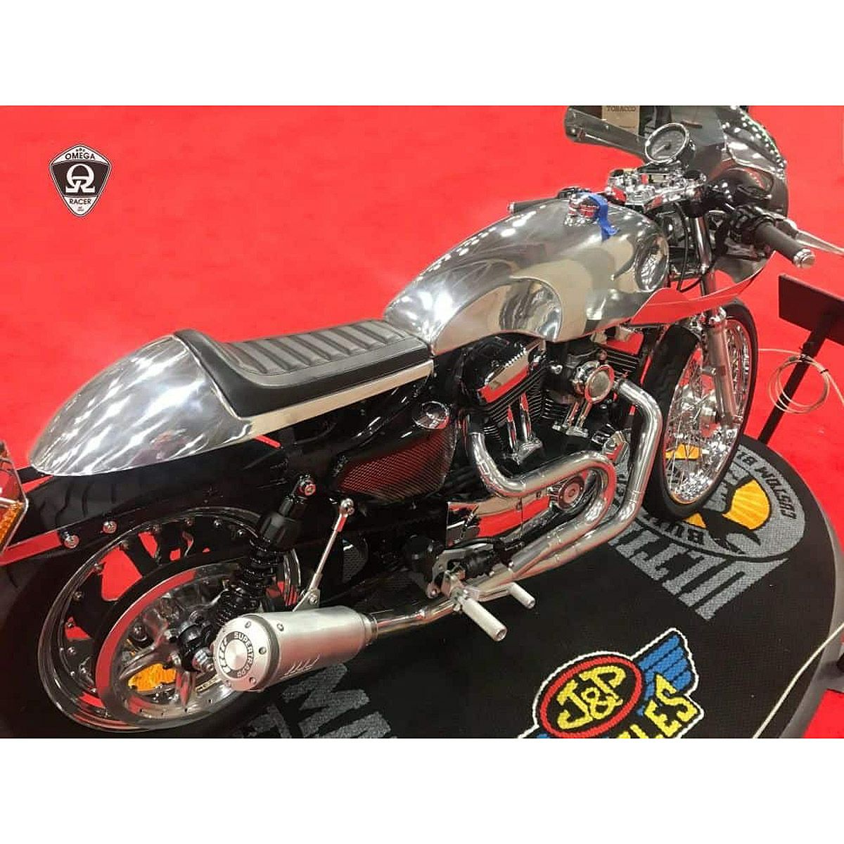 OMEGA RACER Cafe Racer ポリッシュアルミフェアリング スポーツスター 4