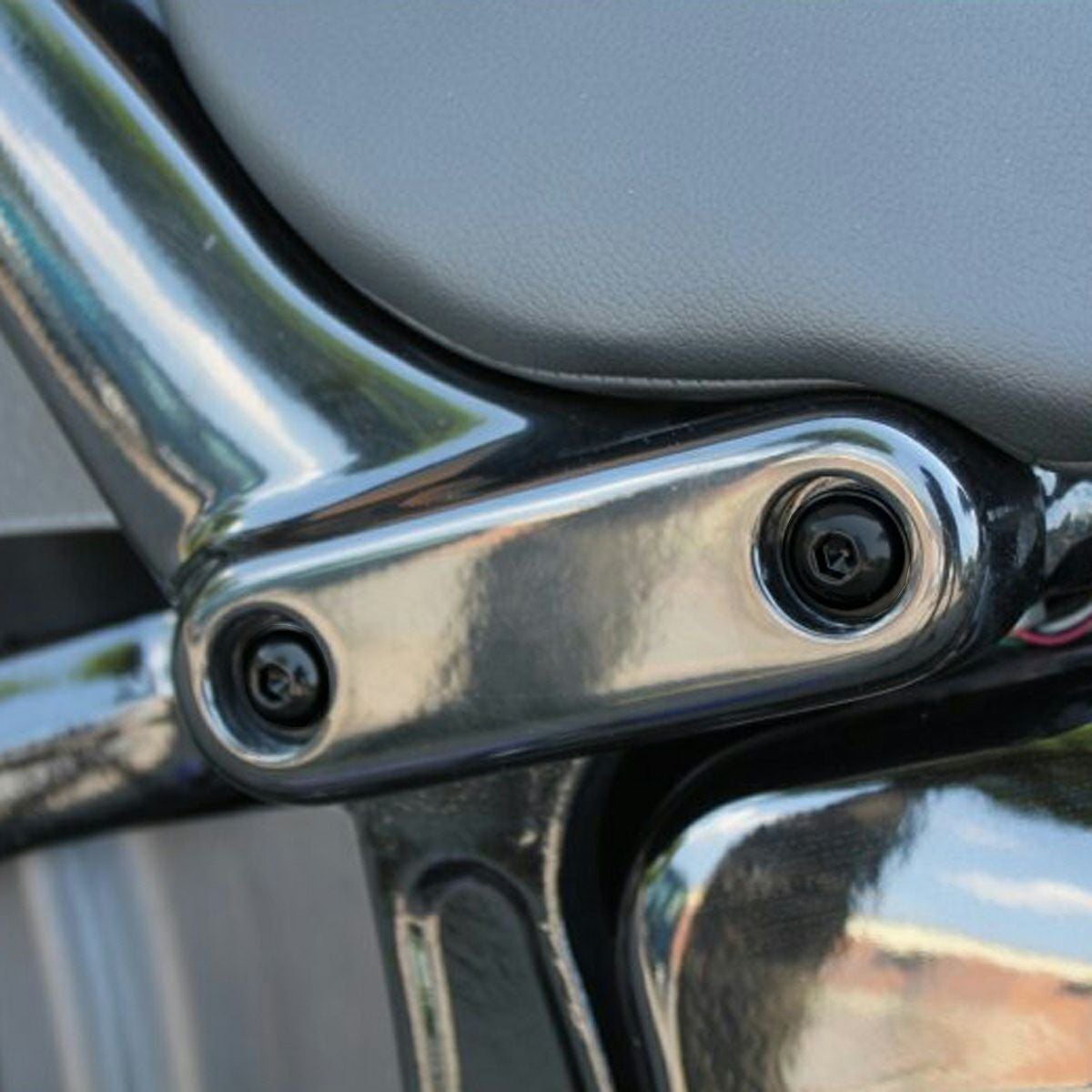 2008以降 ソフテイル フェンダーストラットマウントボルトセット