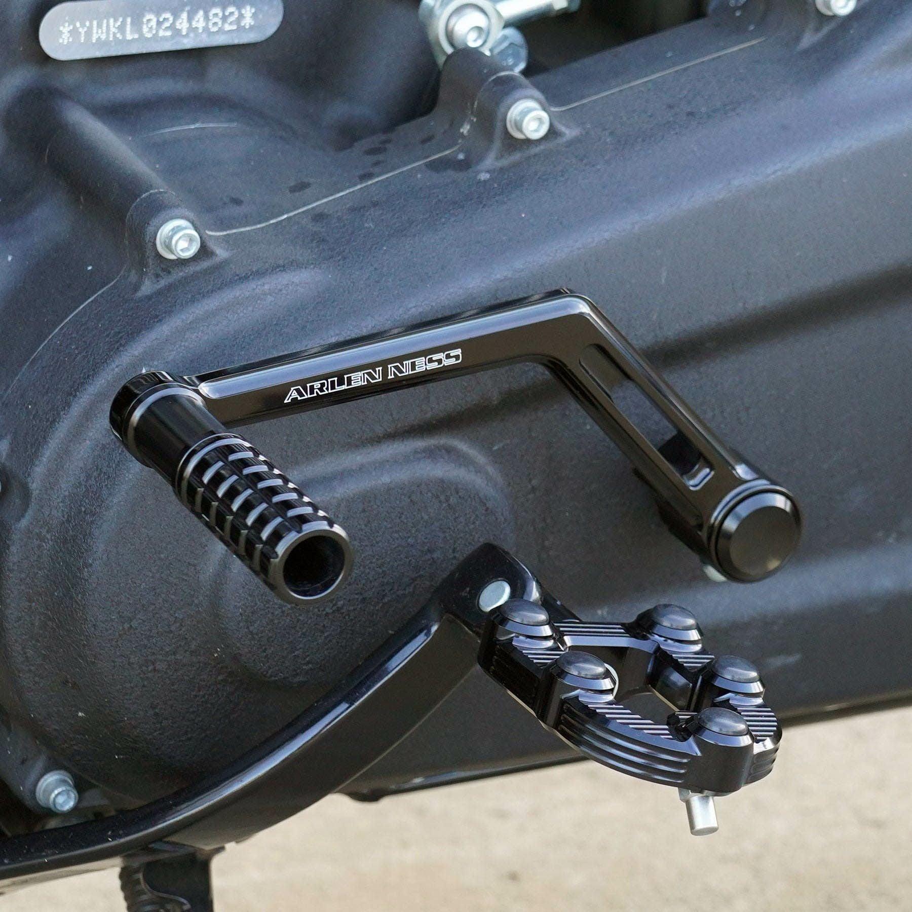 クルーザーソフテイル用ブレーキレバー＆シフトレバー｜ハーレー