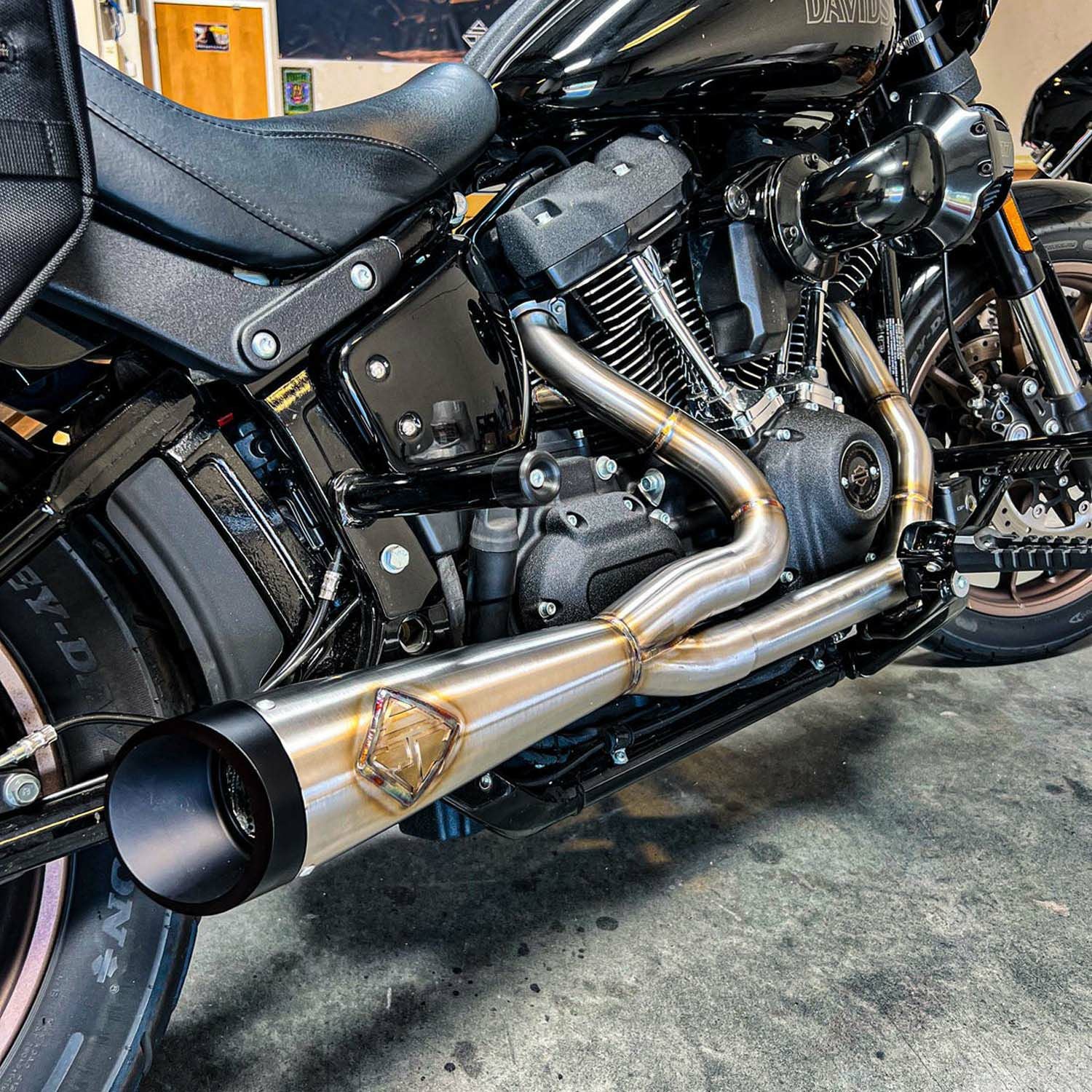 M8 ソフテイル カットバック フルエキゾーストマフラー (ステンレス