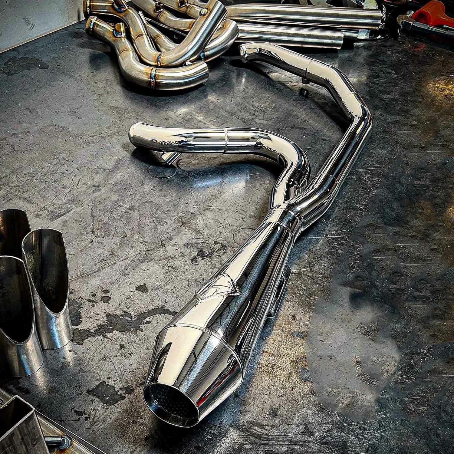 M8ツーリング Lane Splitter フルエキゾーストマフラー (ポリッシュ