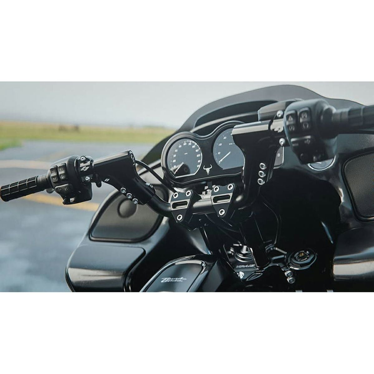 2015～2023 ロードグライド Sandoval Open Road ハンドル/ライザーキット 12.5インチ ゲージマウント付 (ブラック) KRAUS 8