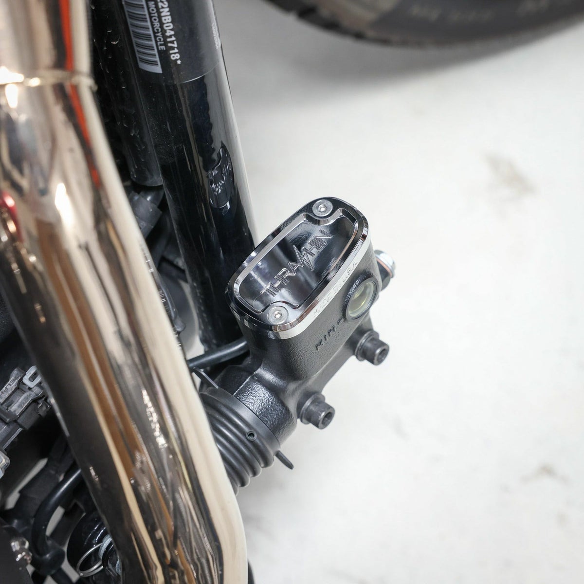 M8 ソフテイル リアブレーキマスターシリンダー・リザーバーキャップ (クローム) Thrashin Supply2