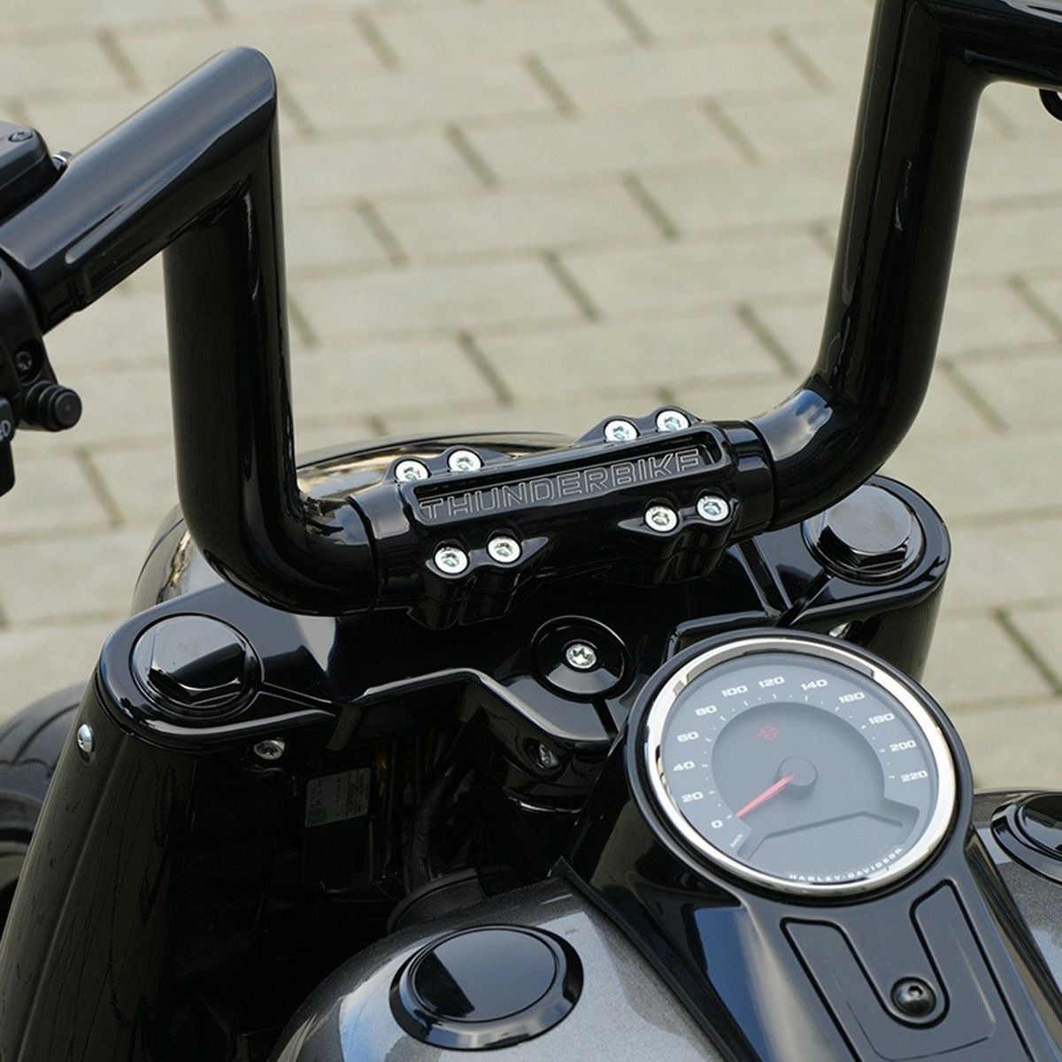 M8 ファットボーイ Atlas Wide ファットハンドルバー用 ライザー