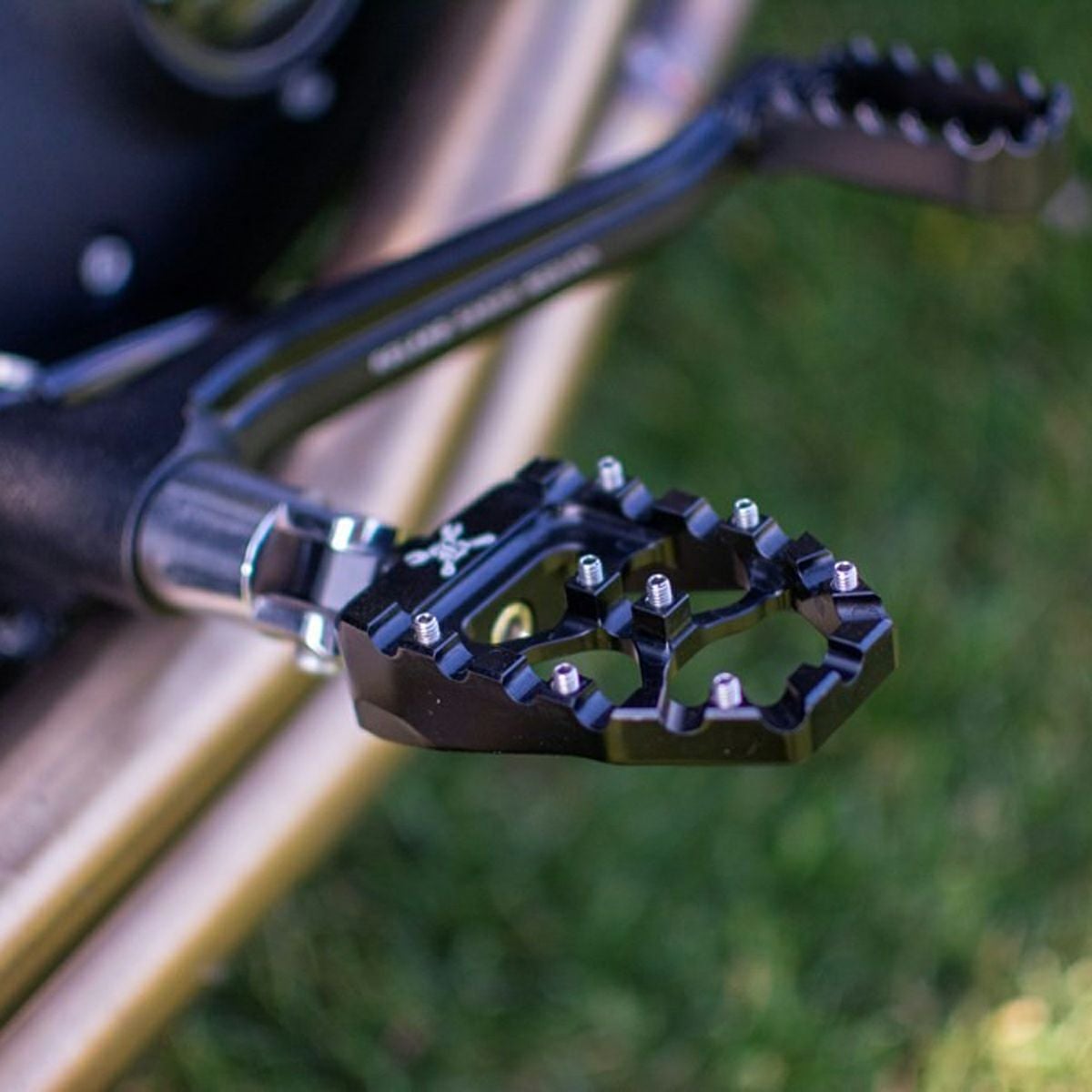 Thunderbike ワイドリアフェンダー用シートベース ノーマルタンク仕様