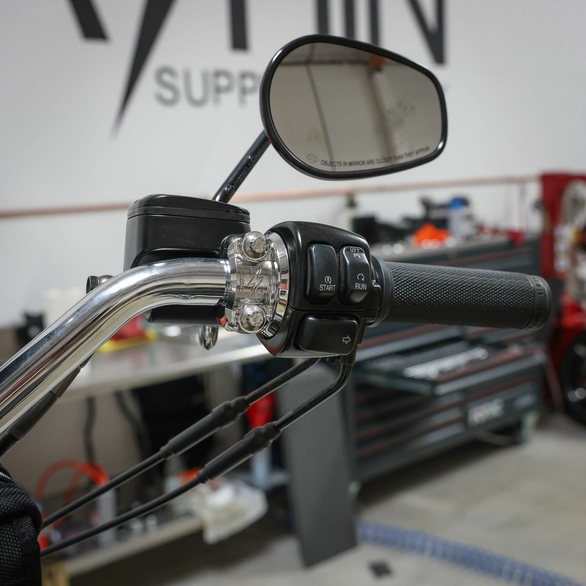 ツーリング、ソフテイル、ダイナ、スポーツスター、FXR スピードウェイ・クラッチ/ブレーキ パーチクランプ (クローム)2