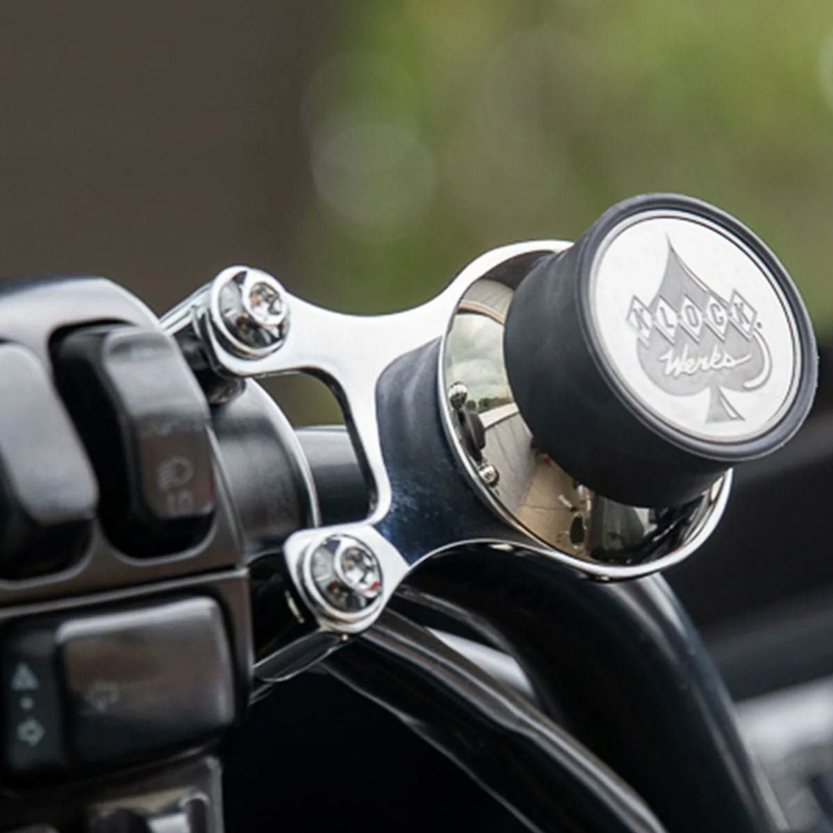 1996以降 ハーレー 左右共用 パーチマウント スマートホンiOマウント (クローム) クロックワークス