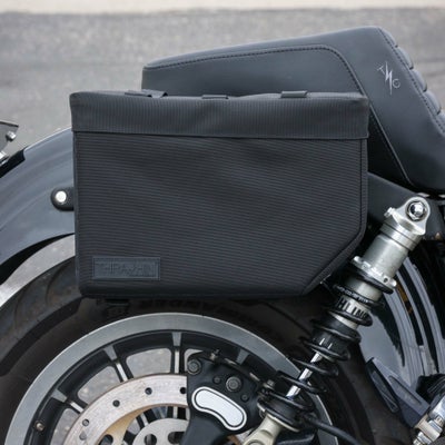 スラッシンサプライ エスケープ・ベース サドルバッグ 18L |ハーレー 
