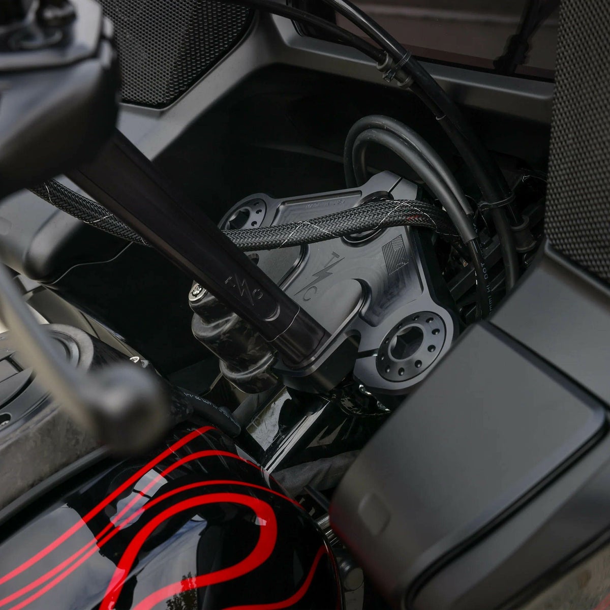 2024以降 ロードグライド トップトリプルツリー (ブラック) スラッシンサプライ3