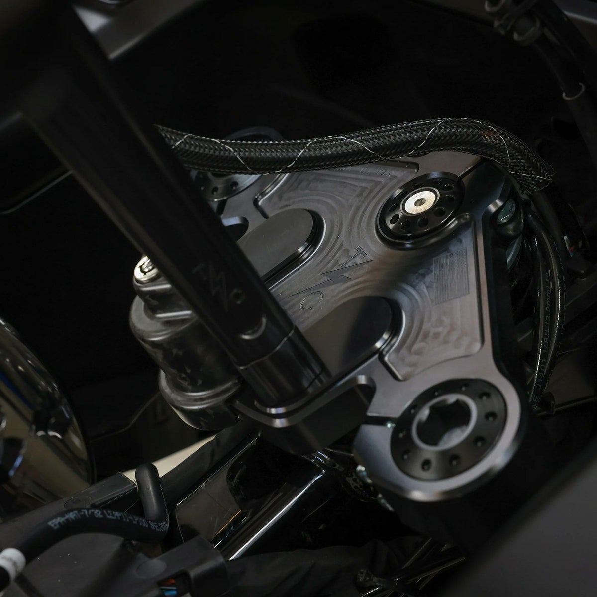 2024以降 ロードグライド トップトリプルツリー (ブラック) スラッシンサプライ12