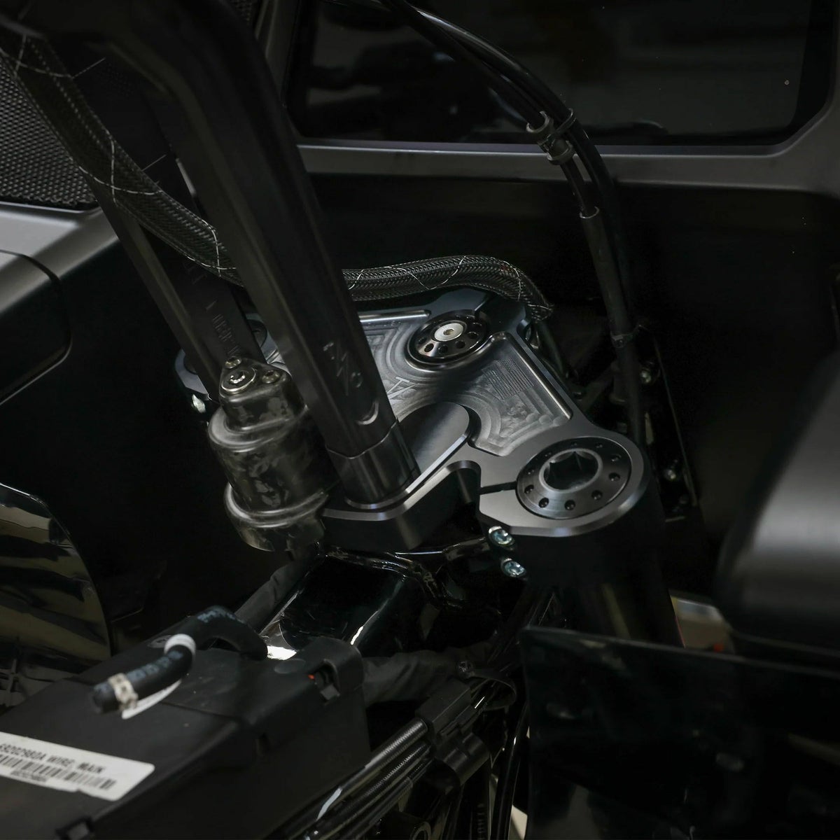 2024以降 ロードグライド トップトリプルツリー (ブラック) スラッシンサプライ14