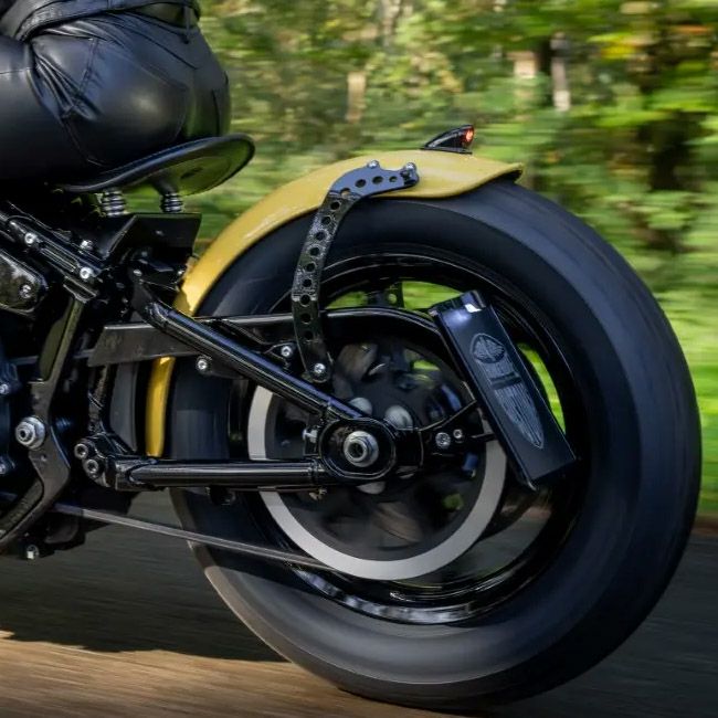 M8ソフテイル フライングボブ・リアフェンダー (150mmリアタイヤ対応) サンダーバイク1