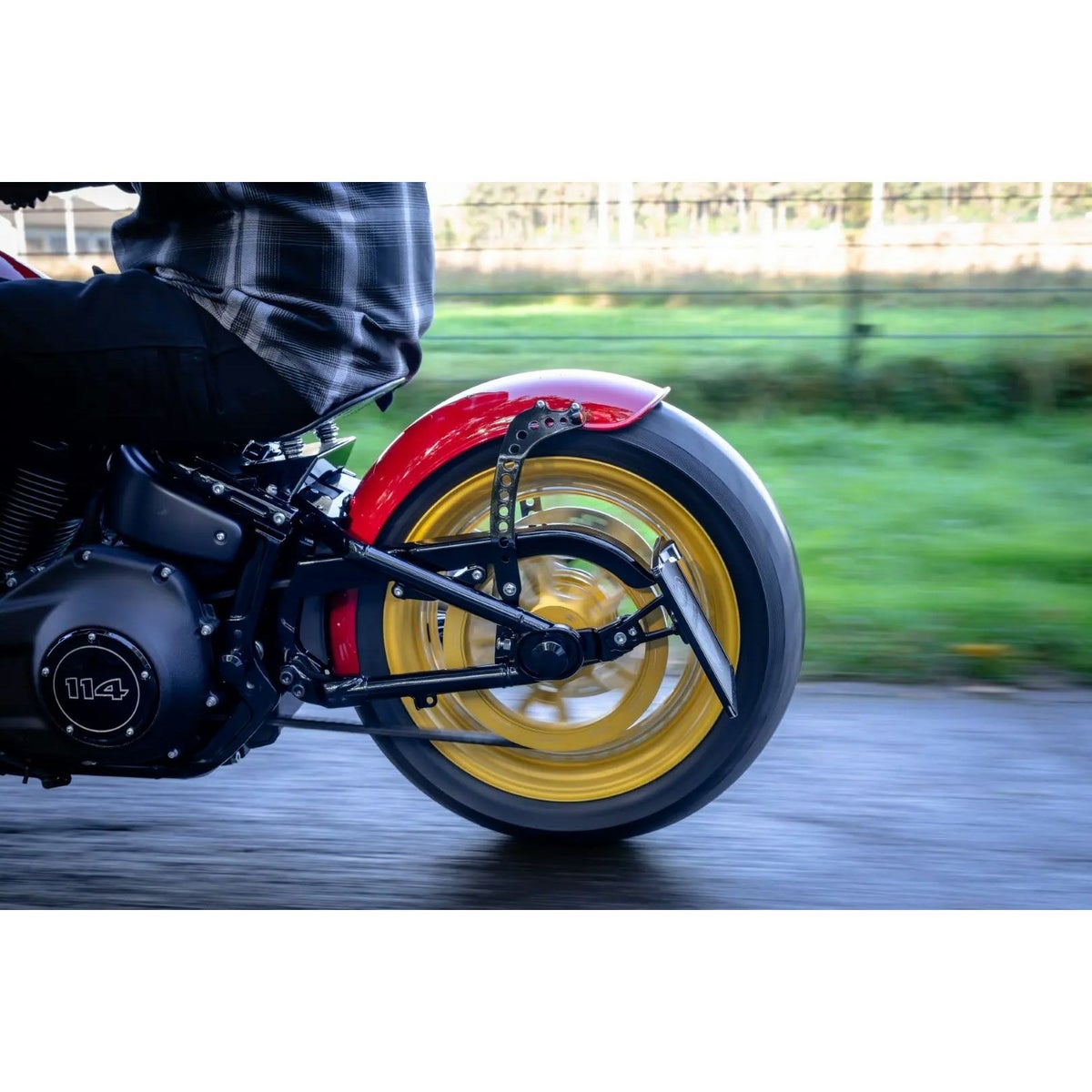 M8ソフテイル フライングボブ・リアフェンダー (200mmリアタイヤ対応) サンダーバイク3