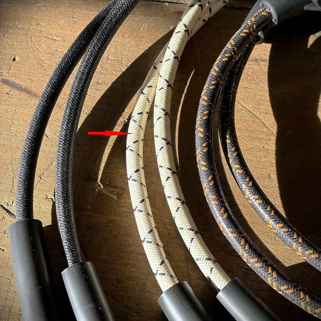 スポーツスター 布巻きスパークプラグコード 上向き用 (ホワイト/ブラック) INFINITY3