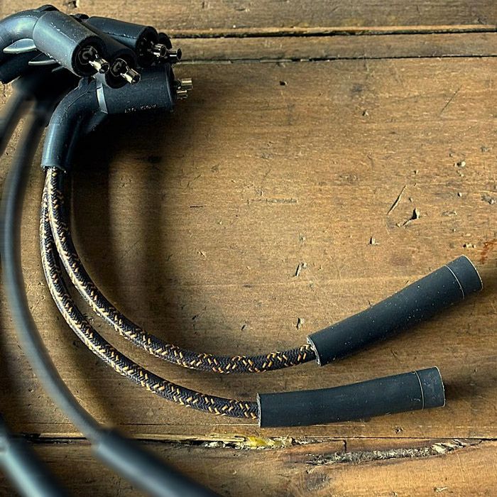 スポーツスター 布巻きスパークプラグコード 上向き用 (ブラック/オレンジ) INFINITY