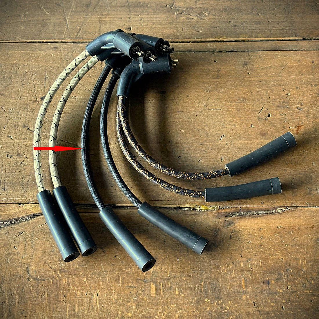 スポーツスター 布巻きスパークプラグコード 上向き用 (ブラック) INFINITY1