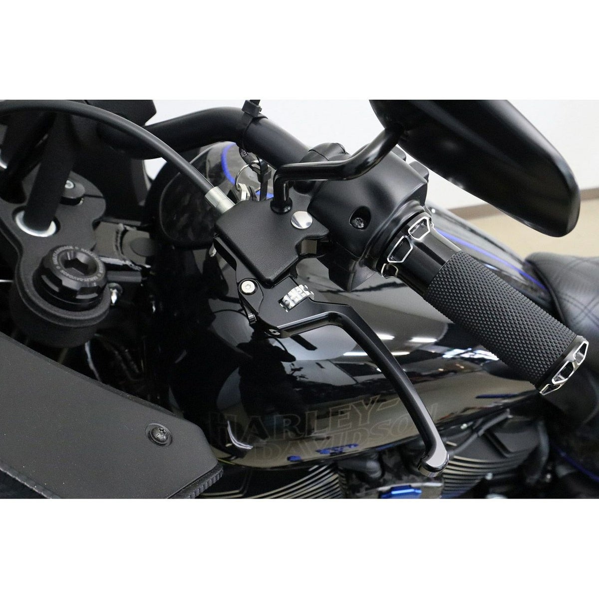 M8ソフテイル アルミ削り出し アジャスタブルレバーセット スタンダードタイプ (ブラック/シルバー) スピードラ4