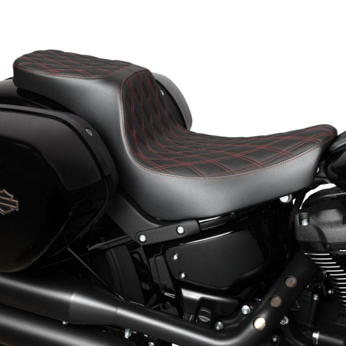  M8ソフテイル ローライダー/S/ST、スポーツグライド パフォーマンスプレデター 2UPシート (ダブルダイアモンド/レッド)