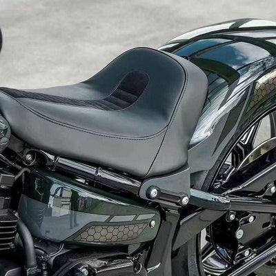 M8 ブレイクアウト ファットボーイ ワイドボバー リアフェンダー用 ソロシート チャンネルステッチ HOGWORKZ