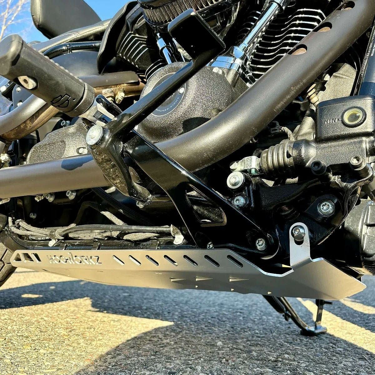 M8ソフテイル スキッドプレート シャーシプロテクター ロウカラー HOGWORKZ 2