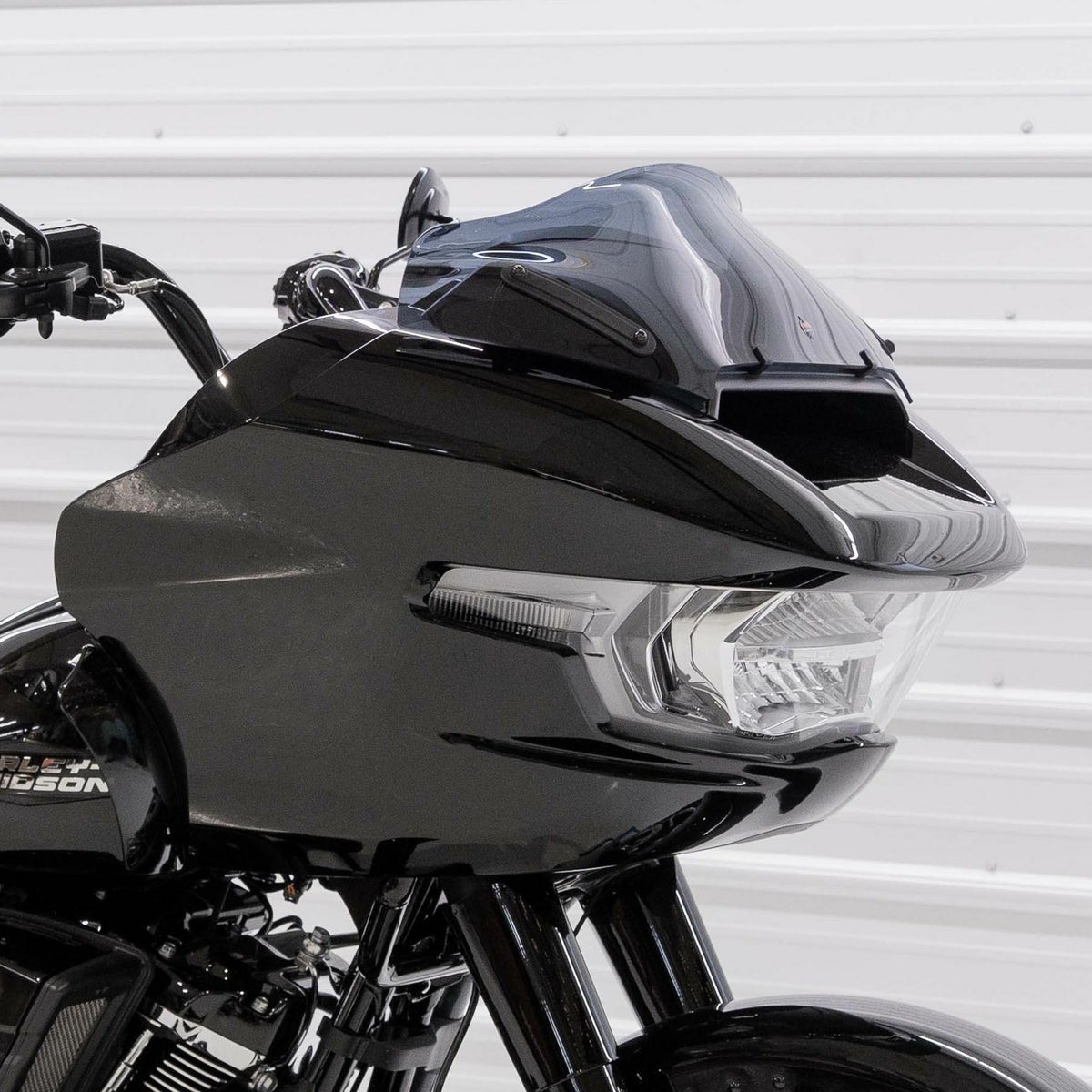 2024以降 ロードグライド 8インチ スポーツウィンドシールド (ダークスモーク)