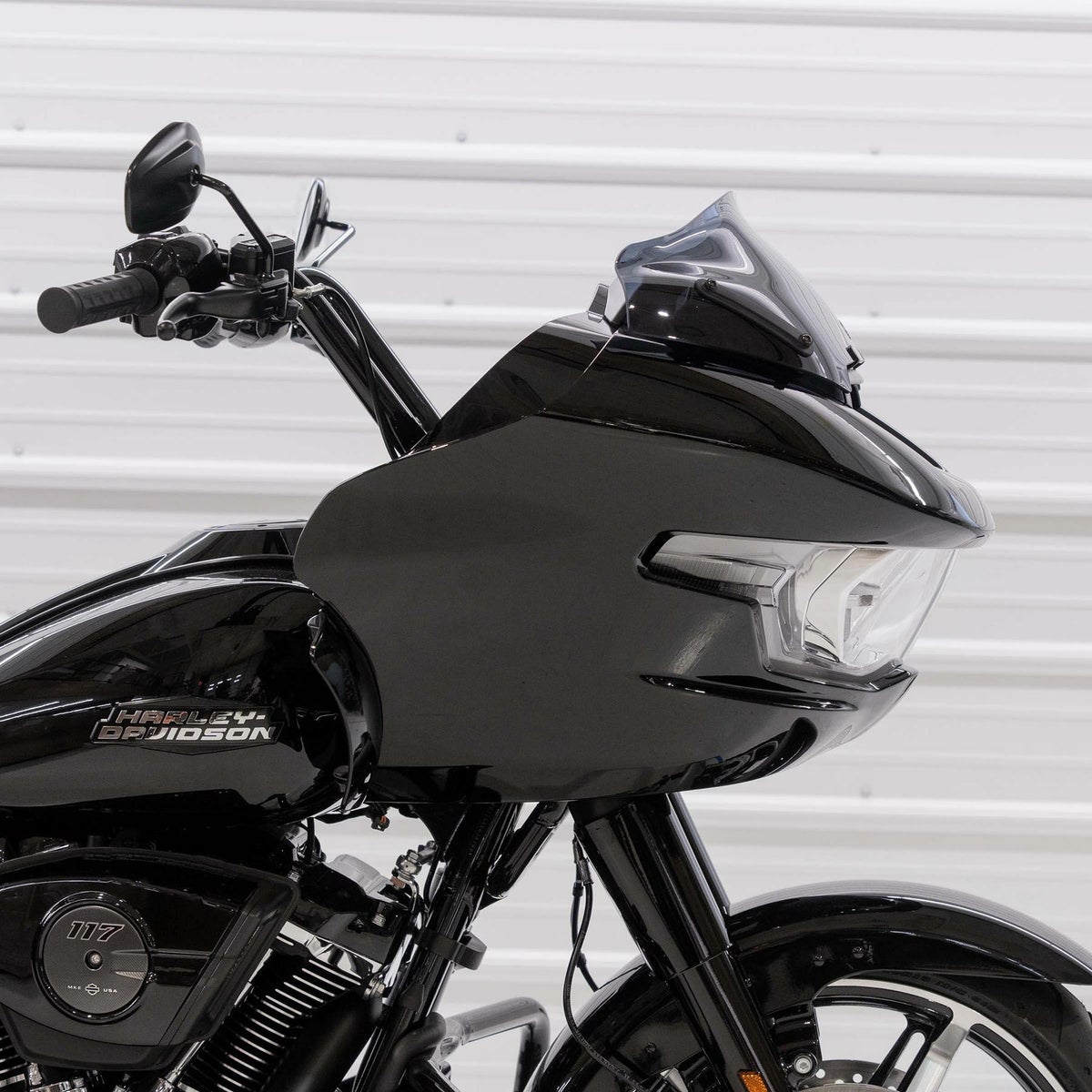 2024以降 ロードグライド 8インチ スポーツウィンドシールド (ダークスモーク)3