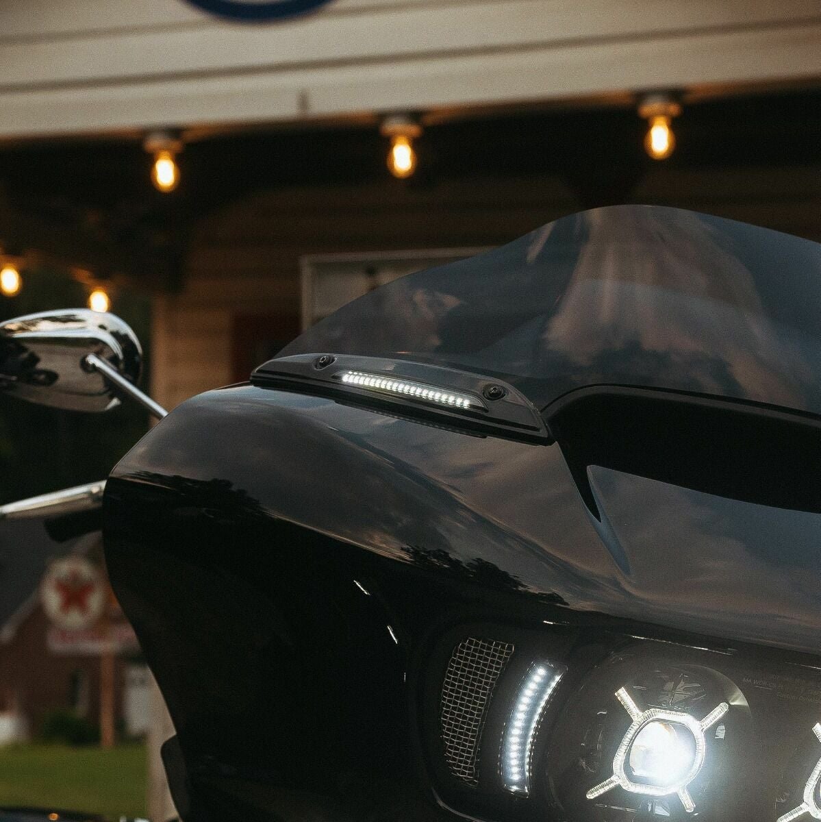 2015以降ロードグライド ターンシグナル付 LEDウィンドシールドトリム グロスブラック Custom Dynamics（カスタムダイナミクス） 2