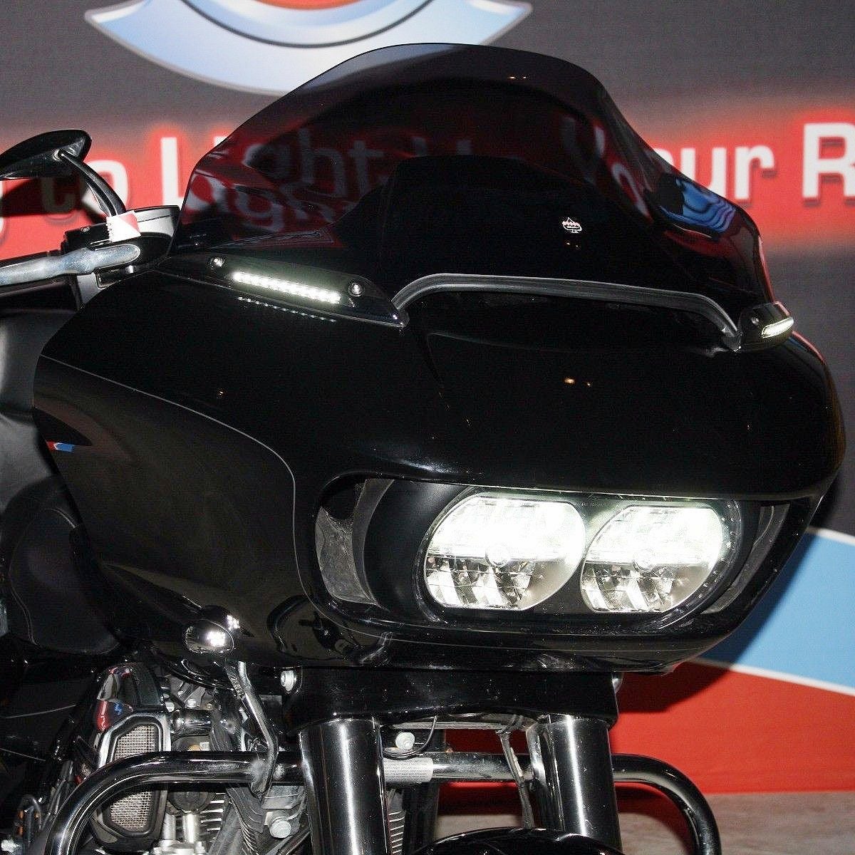 2015以降ロードグライド ターンシグナル付 LEDウィンドシールドトリム グロスブラック Custom Dynamics（カスタムダイナミクス） 3