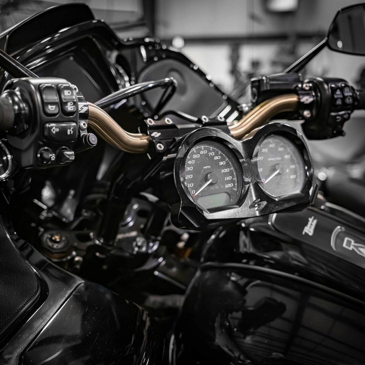  ツーリング、ソフテイル、ダイナローライダーS KRローハンドルバー (ゴールド)