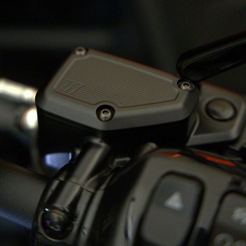 2024以降 ツーリング マスターシリンダーカバー (ブラック)